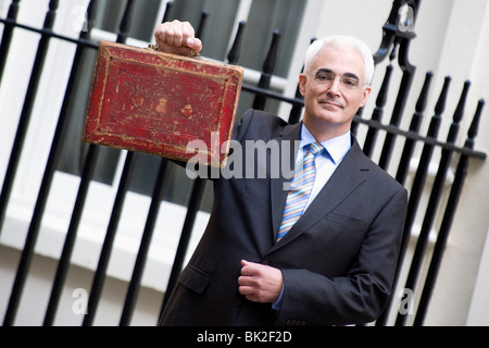 Chancelier de l'Echiquier, Alistair Darling, nombre de feuilles 11 Downing Street pour fournir le budget 2009 Banque D'Images