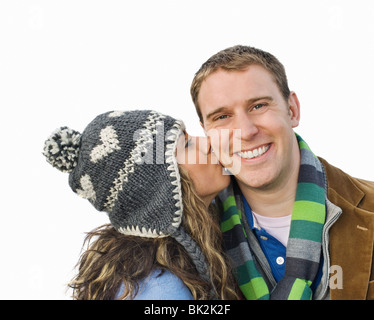 Woman kissing man on cheek Banque D'Images