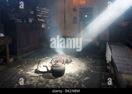 Intérieur d'un Blackhouse, Arnol, Lewis, Hébrides extérieures, en Écosse, en 2009. Banque D'Images