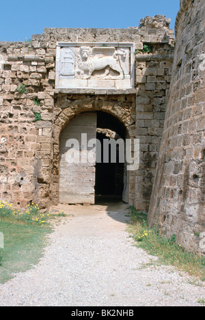 Lion en pierre, la tour d'Othello, Famagusta, Chypre du Nord, 2001. Banque D'Images