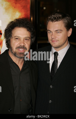 EDWARD ZWICK & LEONARDO DICAPRIO BLOOD DIAMOND PREMIERE GRAUMAN'S CHINESE THEATRE HOLLYWOOD USA 06 décembre 2006 Banque D'Images