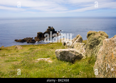 Surplombant la mer depuis la fin des terres, Cornwall Banque D'Images