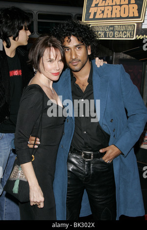 BARBARA HERSHEY & NAVEEN ANDREWS FILM GRINDHOUSE PREMIERE CENTRE-VILLE DE LOS ANGELES USA 26 Mars 2007 Banque D'Images