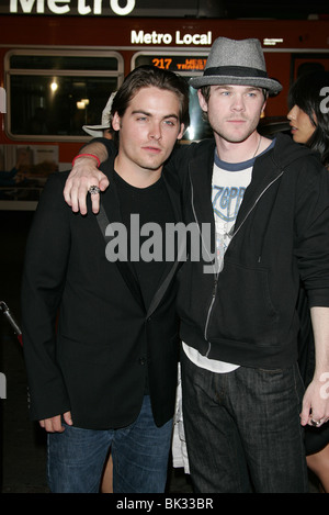 KEVIN ZEGERS & Shawn Ashmore 300 PREMIERE FILM GRAUMANS CHINESE THEATRE HOLLYWOOD LOS ANGELES USA 05 Mars 2007 Banque D'Images