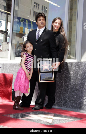 ERIK ESTRADA NANETTE MIRKOVITCH & FRANCESCA ERIK ESTRADA Hollywood Walk of Fame HOLLYWOOD LOS ANGELES USA 19 avril 2007 Banque D'Images