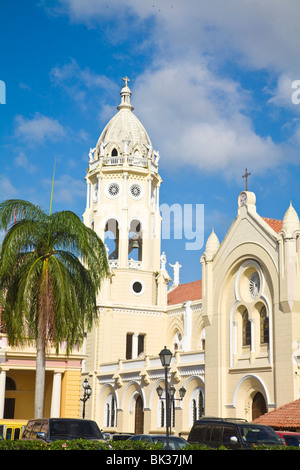 L'église San Francisco de Asis (Iglesia de San Francisco de Asis), Plaza Bolivar, Casco Viejo, Panama City, Panama Banque D'Images