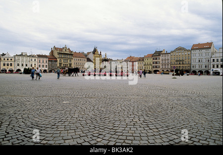 Ceske Budejovice dix-huitième siècle édifices entourent place principale de Namesti Jana Zizky dans ville médiévale de Ceske Budjovice dans Banque D'Images