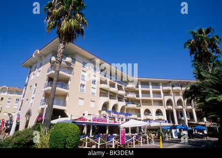 L'hôtel moderne et nouvelle marina de Frejus Banque D'Images