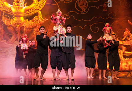 Spectacle de marionnettes traditionnels thaïlandais au Théâtre Aksra à Bangkok, Thaïlande. Banque D'Images