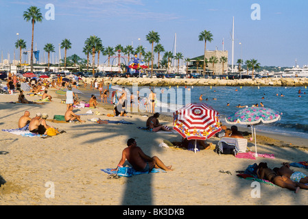 La plage de Golfe Juan à proximité de Cannes Banque D'Images