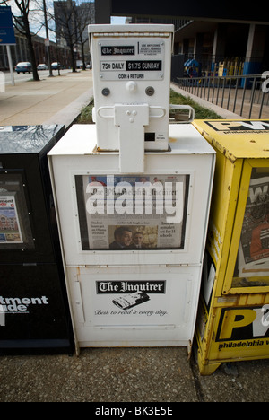 Un journal fort pour le Philadelphia Inquirer à Philadelphie, PA le mercredi, 31 mars, 2010 (© Richard B. Levine) Banque D'Images
