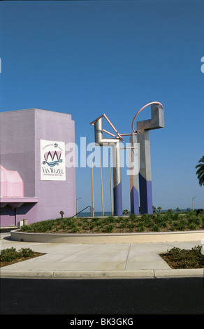 À côté de la sculpture Van Wezel Performing Arts Hall à Sarasota, Floride Banque D'Images