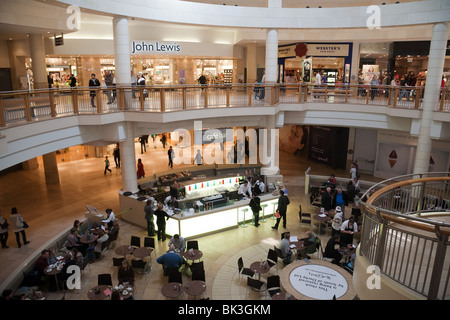 John Lewis Dartford ; John Lewis cafe bar dans leur magasin au centre commercial de Bluewater, DARTFORD, KENT UK Banque D'Images