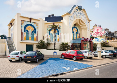 Immeuble Art déco - le casino de St Aubin sur mer, Normandie, France Banque D'Images