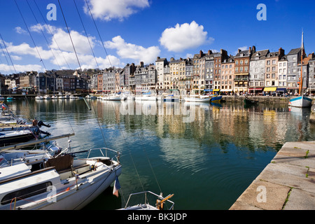 Le port de Honfleur, Calvados, Normandie, France, Europe Banque D'Images