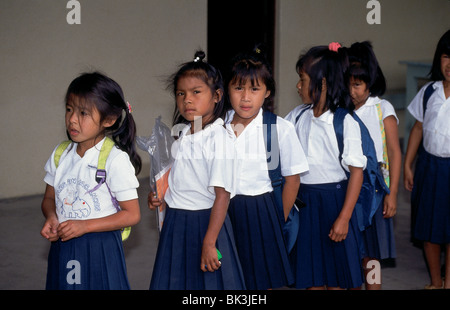 École du Village indien, Capuchina Étudiants Mission en uniforme, Venezuela Banque D'Images