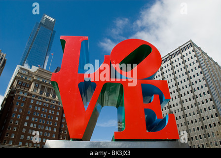 Une des versions de Robert Indiana's 'Amour' dans l'amour de la sculpture Park (JFK PLaza) dans le centre-ville de Philadelphie, PA Banque D'Images