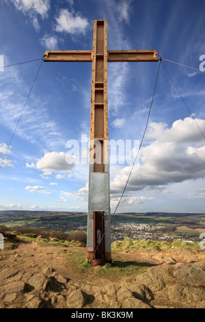 Une croix en bois dans les landes du Otley Chevin, West Yorkshire, est créé chaque année pour célébrer Pâques Banque D'Images