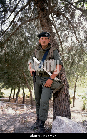 Membre de la police des frontières d'Israël en poste en Israël - le soldat est membre de la police des frontières d'Israël ou Magav Banque D'Images