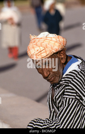 Portrait d'un homme portant un foulard, turban à Safi, Maroc, Afrique du Nord Banque D'Images