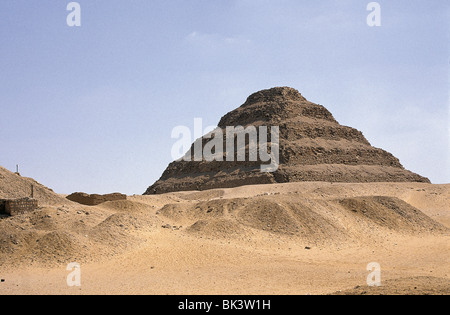 Pyramide du pharaon Djoser Netjerykhet (Zoser) Saqqara Égypte construit en 2630 BCE et cru créé par un seul homme Imhotep Banque D'Images