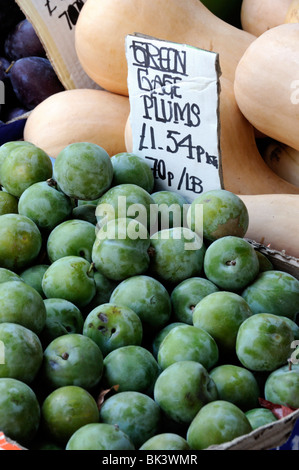 Green Gage ou Greengage Prunes en vente sur stall Banque D'Images