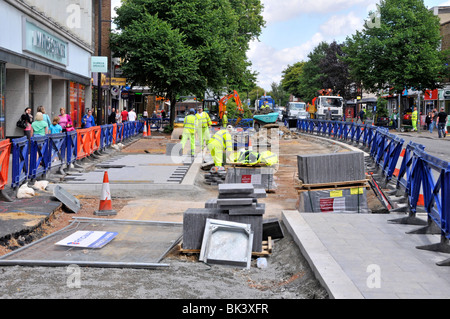 Brentwood shopping high street travaille à améliorer les routes et trottoirs Banque D'Images