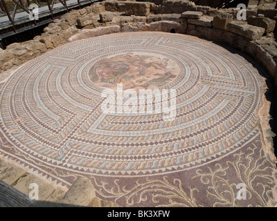 Une mosaïque dans la maison de Thésée au Parc archéologique de Paphos, Chypre Europe Banque D'Images