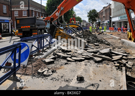 Brentwood shopping high street travaille à améliorer les routes et trottoirs Banque D'Images