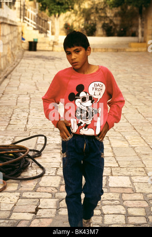 Portrait de jeune adolescent dans le vieux Jérusalem, Israël Banque D'Images