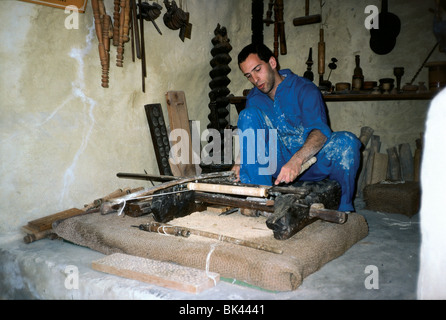 Carpenter démontrant une main-powered tour dans le Musée Eretz Israël, Tel Aviv, Israël Banque D'Images