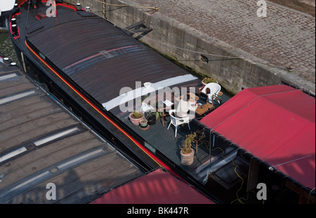 Paris, France, détail, Grand angle, regard vers le bas, petit groupe de personnes assis à table sur terrasse, sur barge bateau sur Seine, paris peniche Banque D'Images