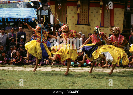 Danseurs costumés lors d'une fête religieuse, royaume du Bhoutan Banque D'Images