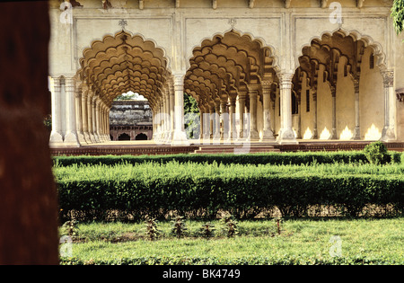 Détail architectural de Diwan i-Am Hall au Fort Rouge d'Agra, Inde Banque D'Images