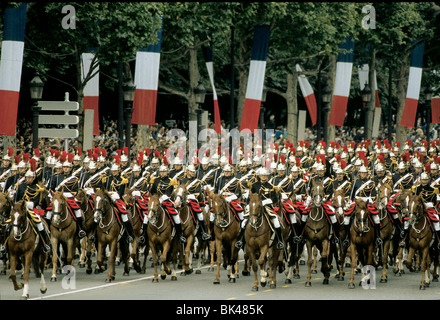 La Garde républicaine sur les Champs Elysées pendant le jour de la Bastille, Paris Banque D'Images