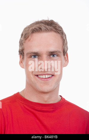 Portrait of a young man smiling - isolated on white Banque D'Images