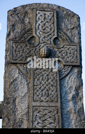 Sculpté en pierre celtique Croix du souvenir, ou haute croix dans le château de Stirling Cimetière, Stirlingshire, Scotland, UK Banque D'Images