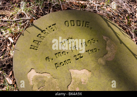 Pierre tombale pour Harriet Oddie dans hewbread «', un cimetière Quaker, près de Todmorden, Yorkshire, Angleterre. Banque D'Images