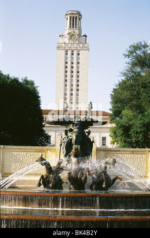Littlefield fontaine et le Tower Building (bâtiment administratif) sur le campus de l'université du Texas, Austin Banque D'Images