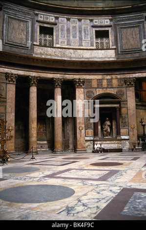 Intérieur sur le Panthéon, Rome Banque D'Images