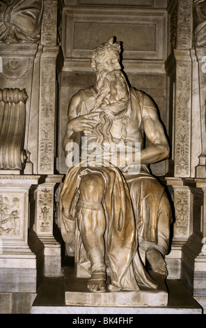 La sculpture de Michel-Ange Moïse au tombeau du pape Jules II San Pietro in Vincoli (Saint Pierre à chaînes) basilique Saint-Pierre de Rome Italie Banque D'Images