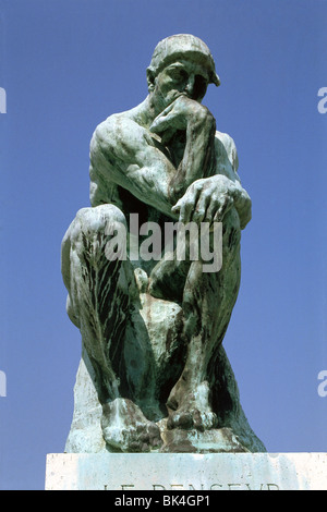 La sculpture en bronze du penseur (le penseur) d'Auguste Rodin au Musée Rodin, Paris, France Banque D'Images