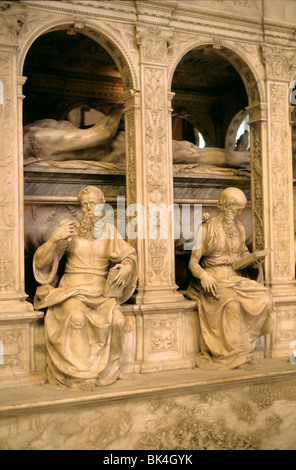 Tombeau du Roi Louis XII et Anne de Bretagne à la basilique de Saint-Denis, Paris, France Banque D'Images