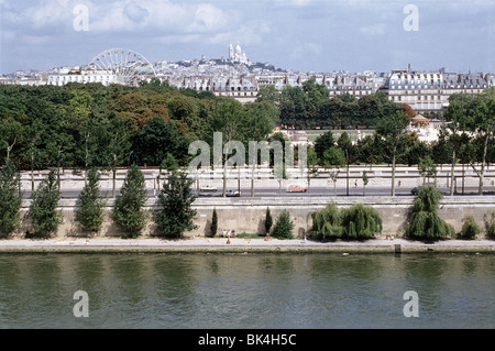 Une vue lointaine de la Basilique du Sacré-Cœur et de la Butte Montmartre, Paris Banque D'Images