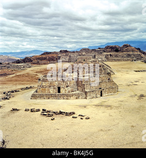 Site archéologique de Monte Alban un site pré-colombienne dans l'État mexicain de Oaxaca, Mexique - voir l'affiche place principale de South Banque D'Images