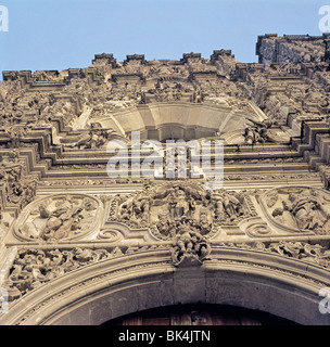 Détail architectural de la façade de l'église de San Francisco Xavier en Tepotzotlan, Mexique Banque D'Images