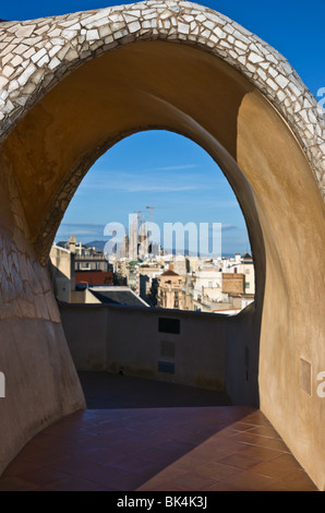 Vue de la Sagrada Familia, la Casa Mila à Barcelone, Catalogne, Espagne Banque D'Images