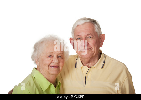 Personnes âgées heureux couple posing sur fond blanc. Banque D'Images