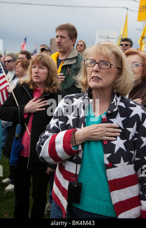 Une Tea Party Express rally dans la banlieue de Detroit. Banque D'Images