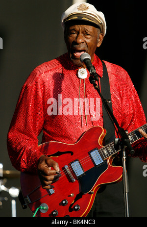 Chuck Berry exécute pendant un concert. Banque D'Images